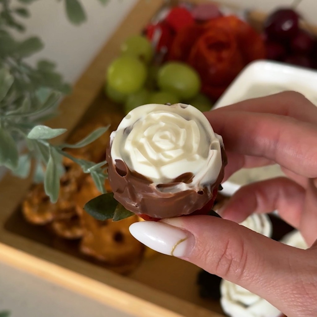 The Secret to Rose Chocolate&nbsp;Strawberries